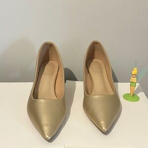 Elegant Gold Women's Pumps